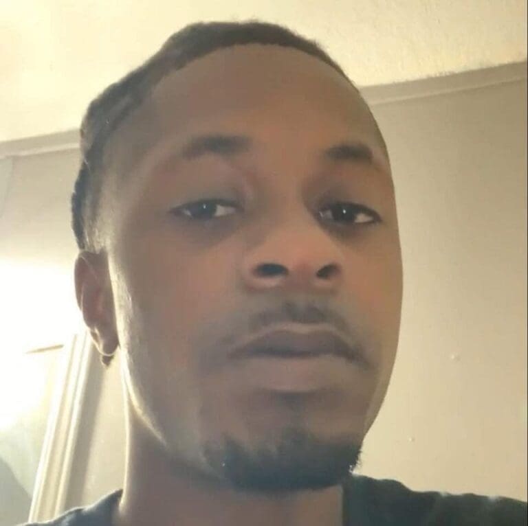 DlxMU1Y9foI1JeiknCAb1757528605901 768x766